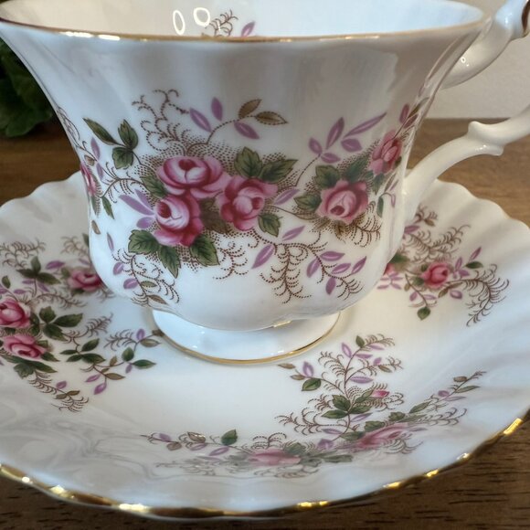 Royal Albert Lavender Rose Teacup and Saucer Set of 4 Vintage Bone China Floral - Picture 6 of 12